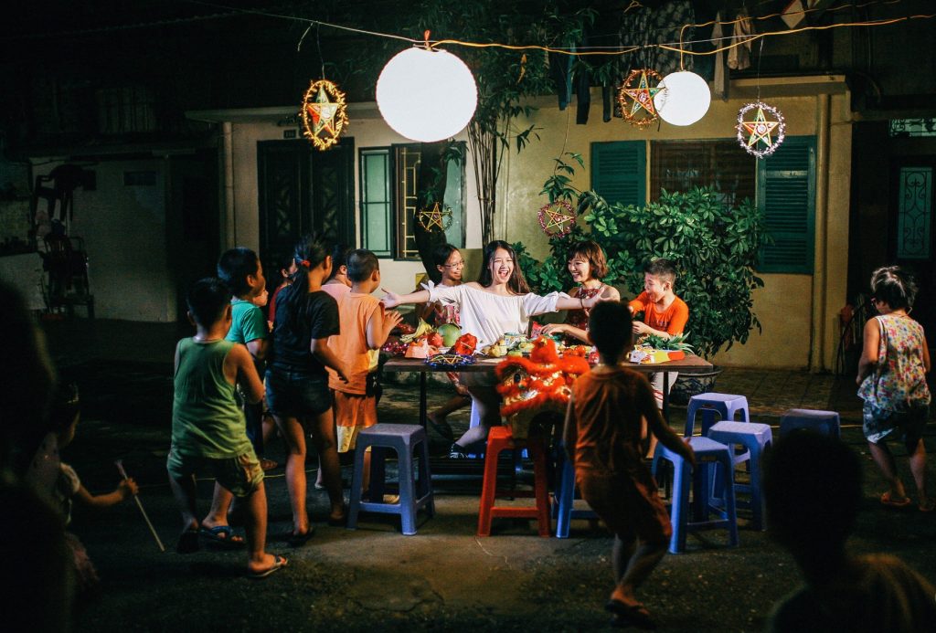 Back to childhood with activities celebrating Mid-Autumn Festival in Ha Noi